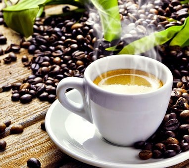 Czy picie kawy wpływa na ryzyko nowotworów jelita grubego i odbytnicy?